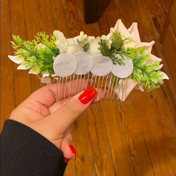 Floral Hair Accessory - Picture 9 of 10